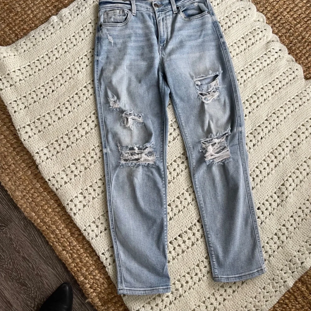 High Rise Ripped Jeans - Picture 2 of 4